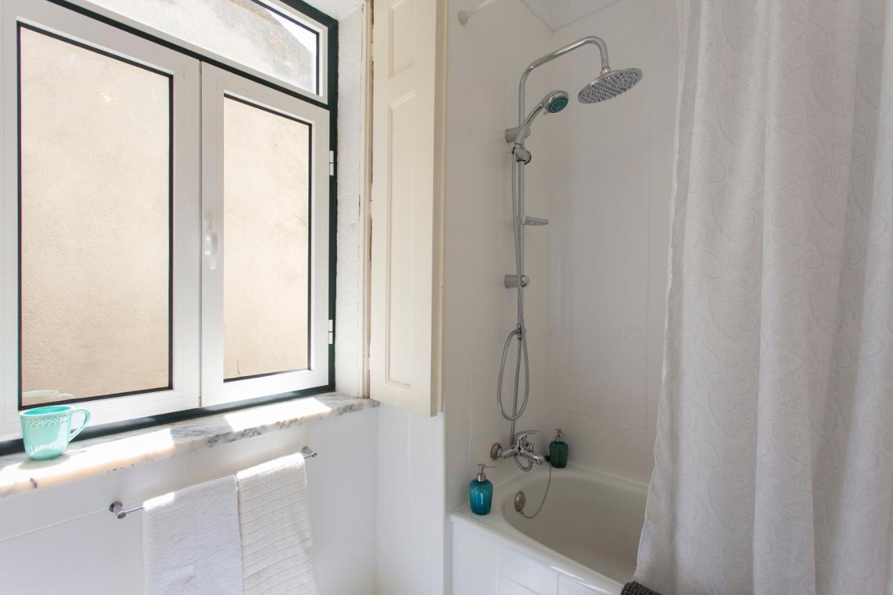 Spacious Alfama Duplex, By Timecooler Apartment Lisbon Bagian luar foto
